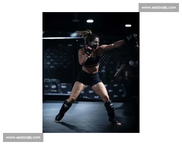 五回合血战加冕！邓恩制服杨迪罗巴，成 UFC 草量级新王